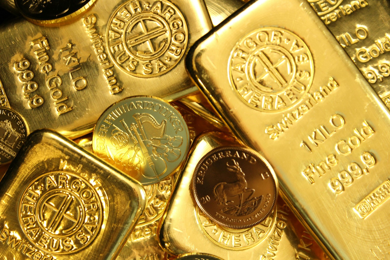 Gold bars and coins as investment products